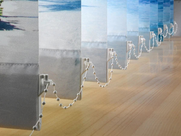 bedruckter Lamellenvorhang Kette und Gewichte